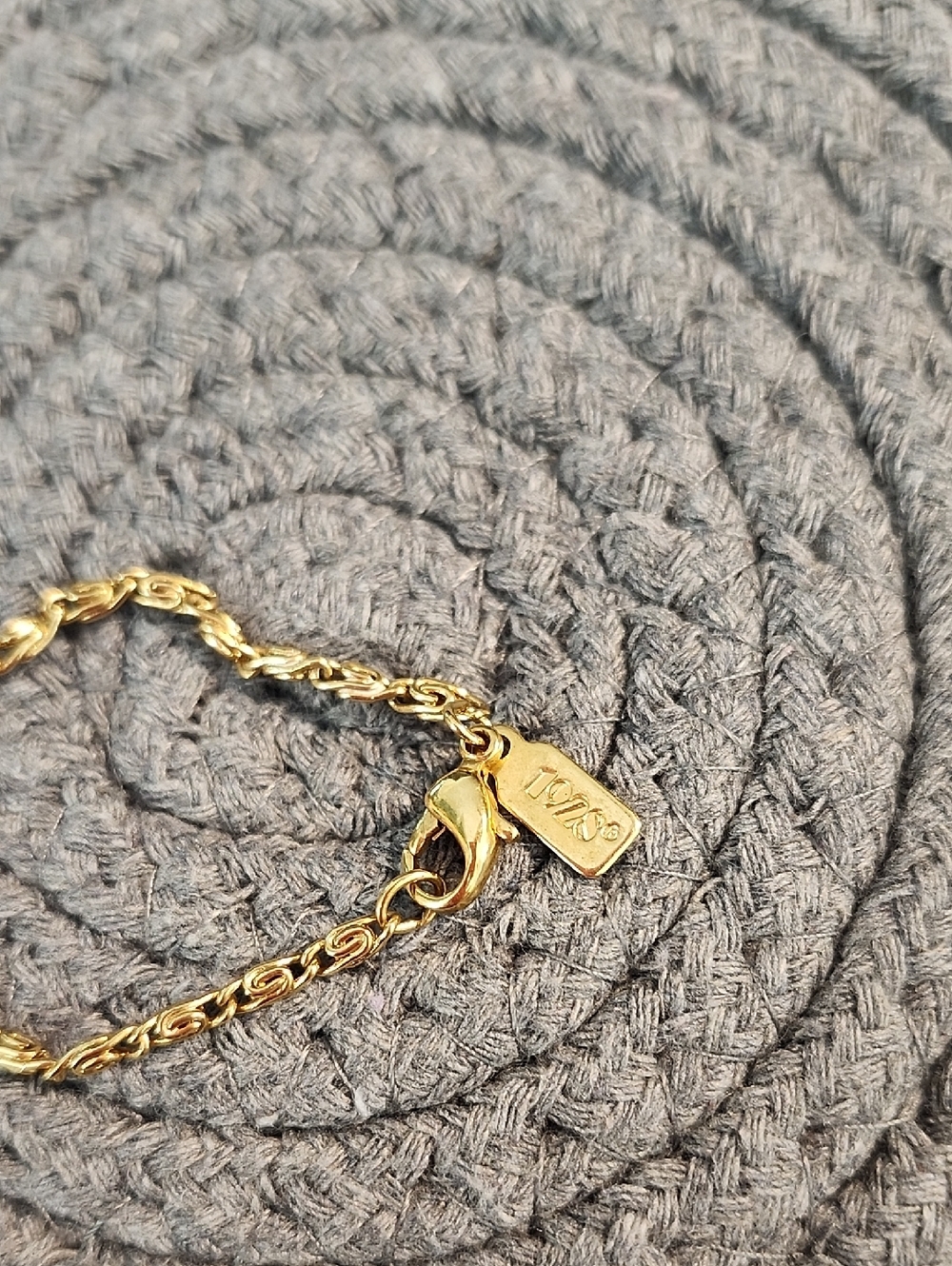 1928 Jewelry Vintage Goldtone Magnifying Necklace 28" Chain - Picture 4 of 6
